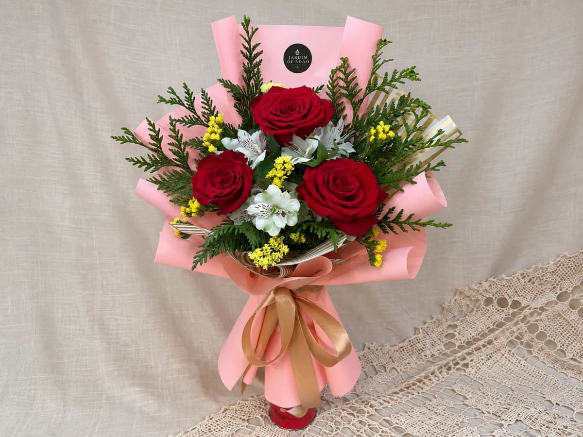 Buquê Sofia - 3 Rosas Premium - Um Gesto de Amor